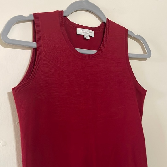 Classic Red Sleeveless Top - Picture 2 of 4